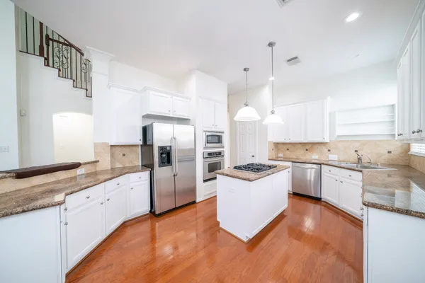 $5,200 | 1415 Sue Barnett Drive, Houston, TX 77018
