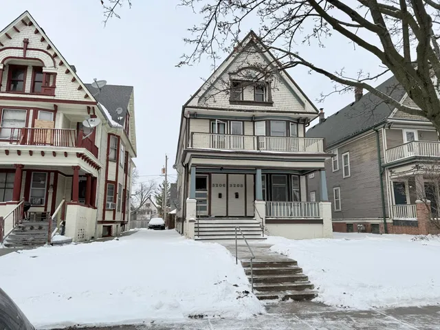 $159,900 | 3206 West Mc Kinley Boulevard, Milwaukee, WI 53208