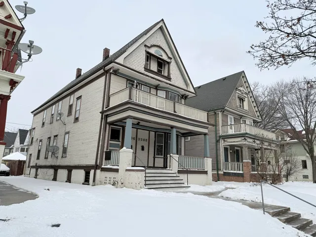 $159,900 | 3206 West Mc Kinley Boulevard, Milwaukee, WI 53208