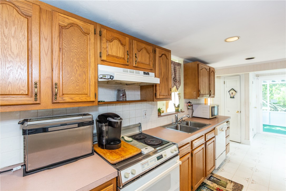 1292 West Shore Road Warwick, RI 02889 - Photo 11 of 29 Kitchen
