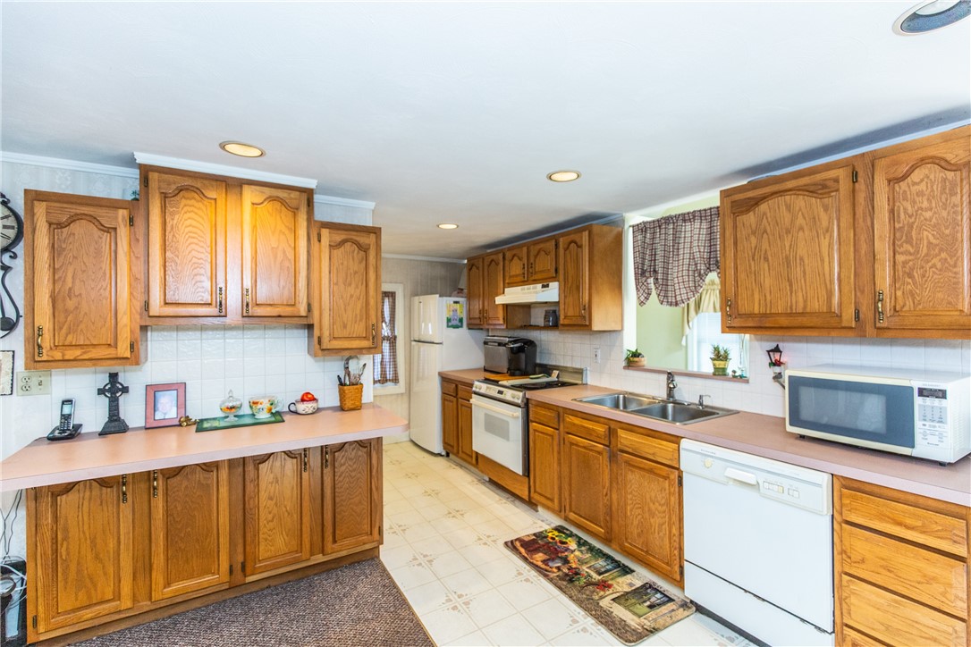 1292 West Shore Road Warwick, RI 02889 - Photo 9 of 29 Kitchen