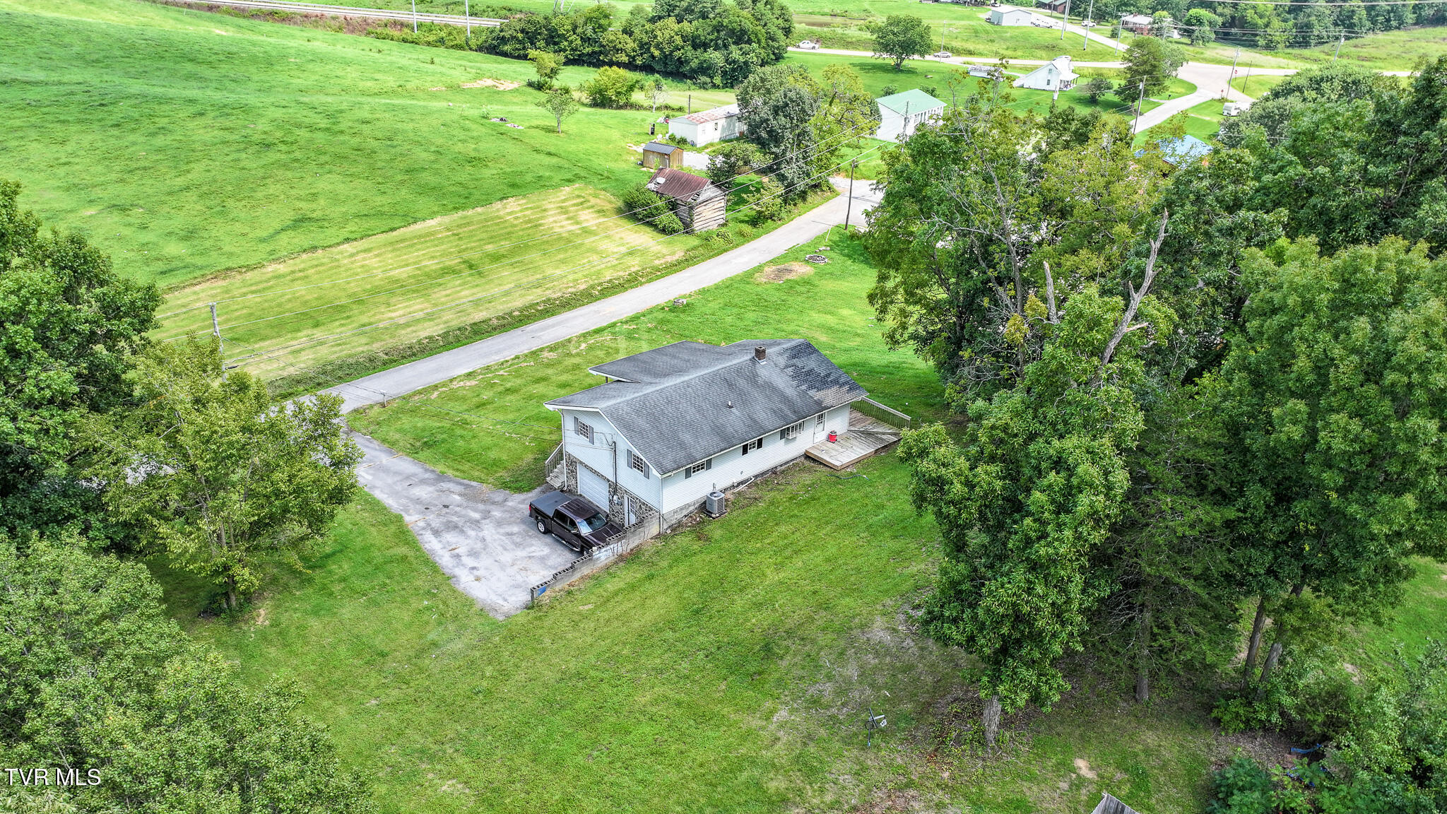 143 Trails End Road Greeneville, TN 37743 - Photo 34 of 35 DJI_20260808212344_0906_D