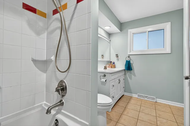 $559,999 | 185 North Happ Road, Northfield, IL 60093