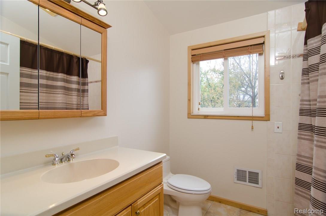 2976 Gerald Avenue Rochester, MI 48307 - Photo 22 of 36 GRU_2912.jpg