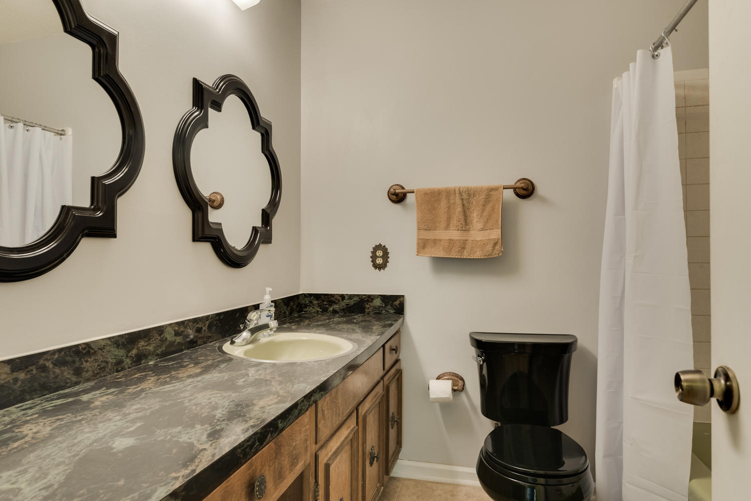 7111 Middle Valley Road Hixson, TN 37343 - Photo 19 of 25 Hallway Bathroom