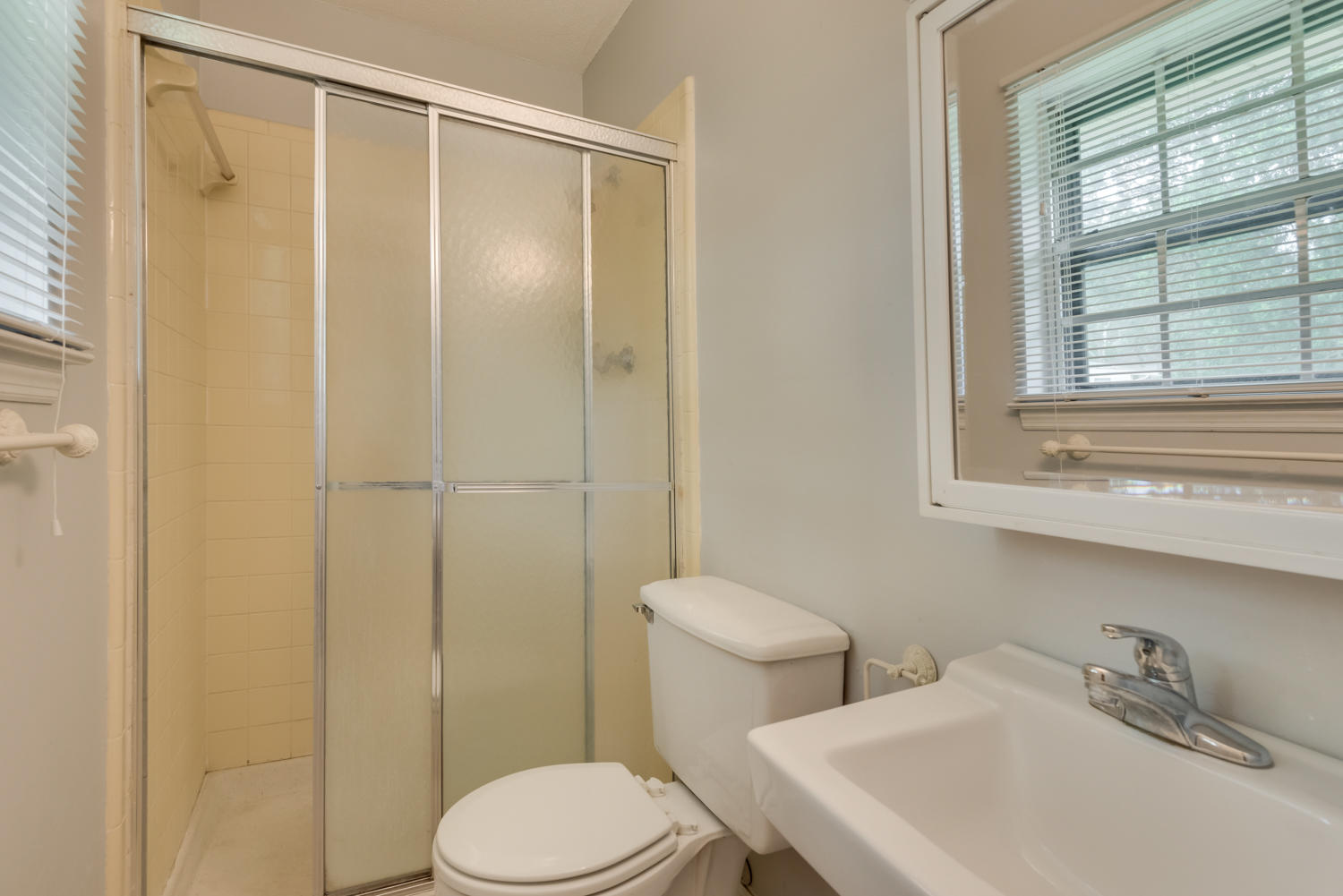 7111 Middle Valley Road Hixson, TN 37343 - Photo 20 of 25 Bathroom
