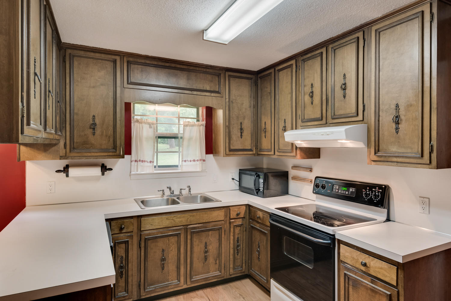 7111 Middle Valley Road Hixson, TN 37343 - Photo 9 of 25 Kitchen
