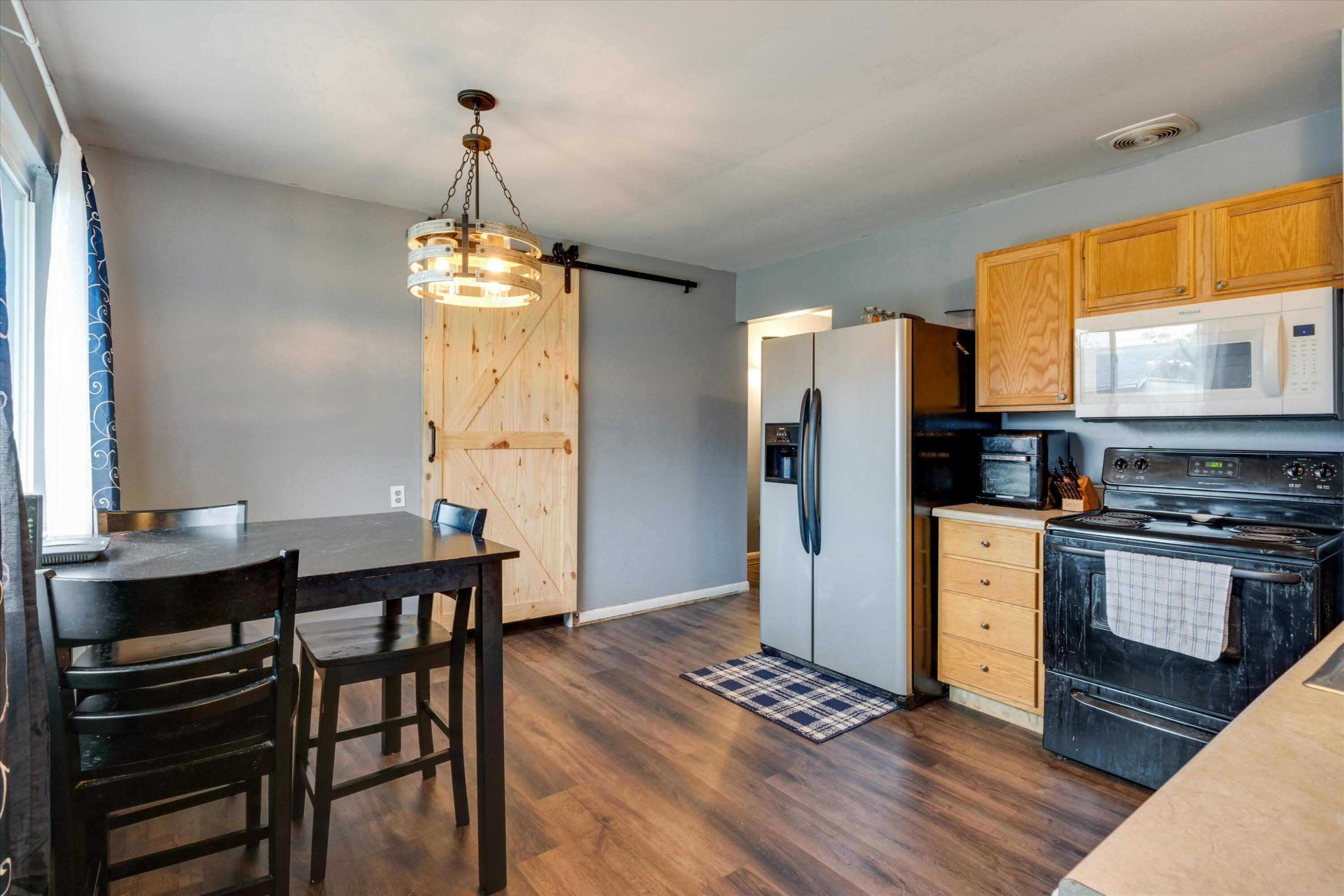 243 Redmond Road Columbus, OH 43228 - Photo 13 of 22 Eat-in Kitchen
