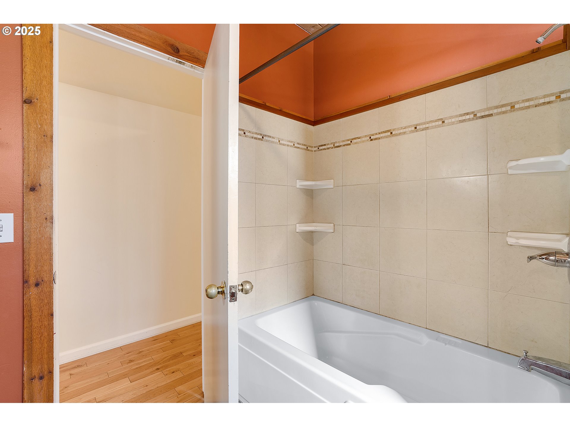 12950 South New Era Road Oregon City, OR 97045 - Photo 13 of 45 a bathroom with a tub and shower