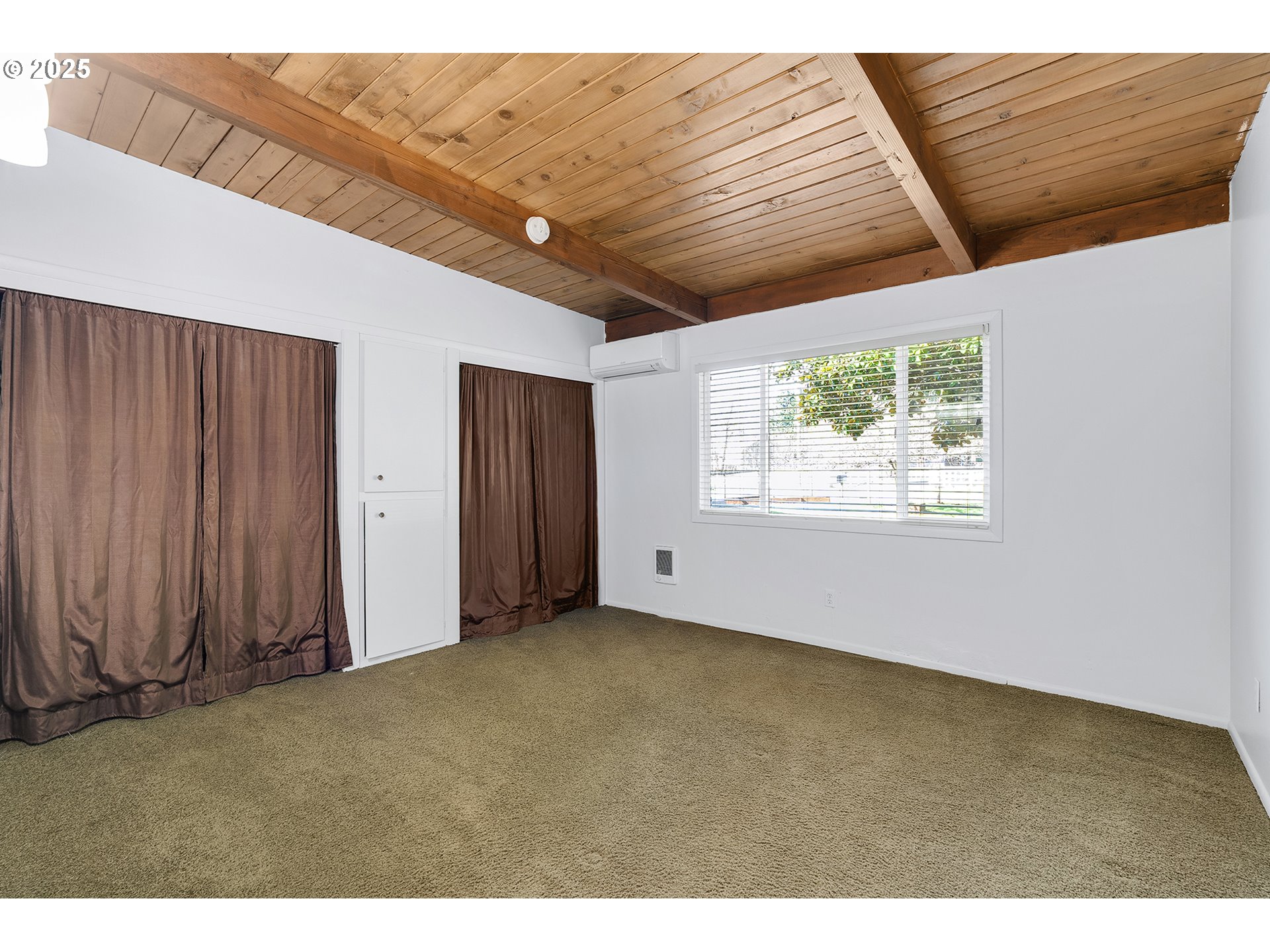 12950 South New Era Road Oregon City, OR 97045 - Photo 14 of 45 a view of an empty room with a window