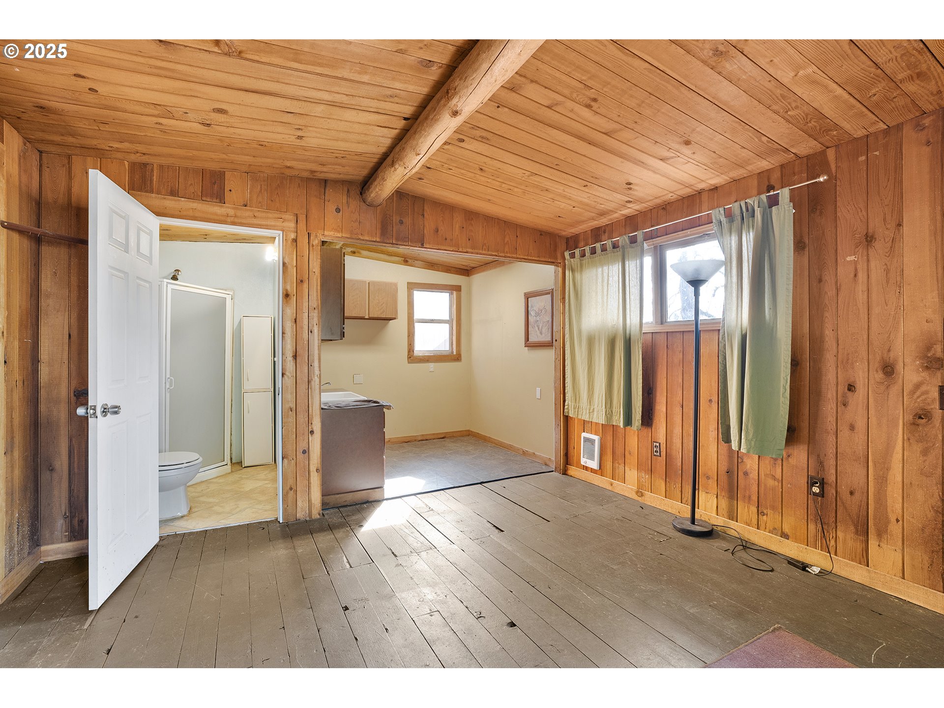 12950 South New Era Road Oregon City, OR 97045 - Photo 28 of 45 a empty room with wooden floor and windows