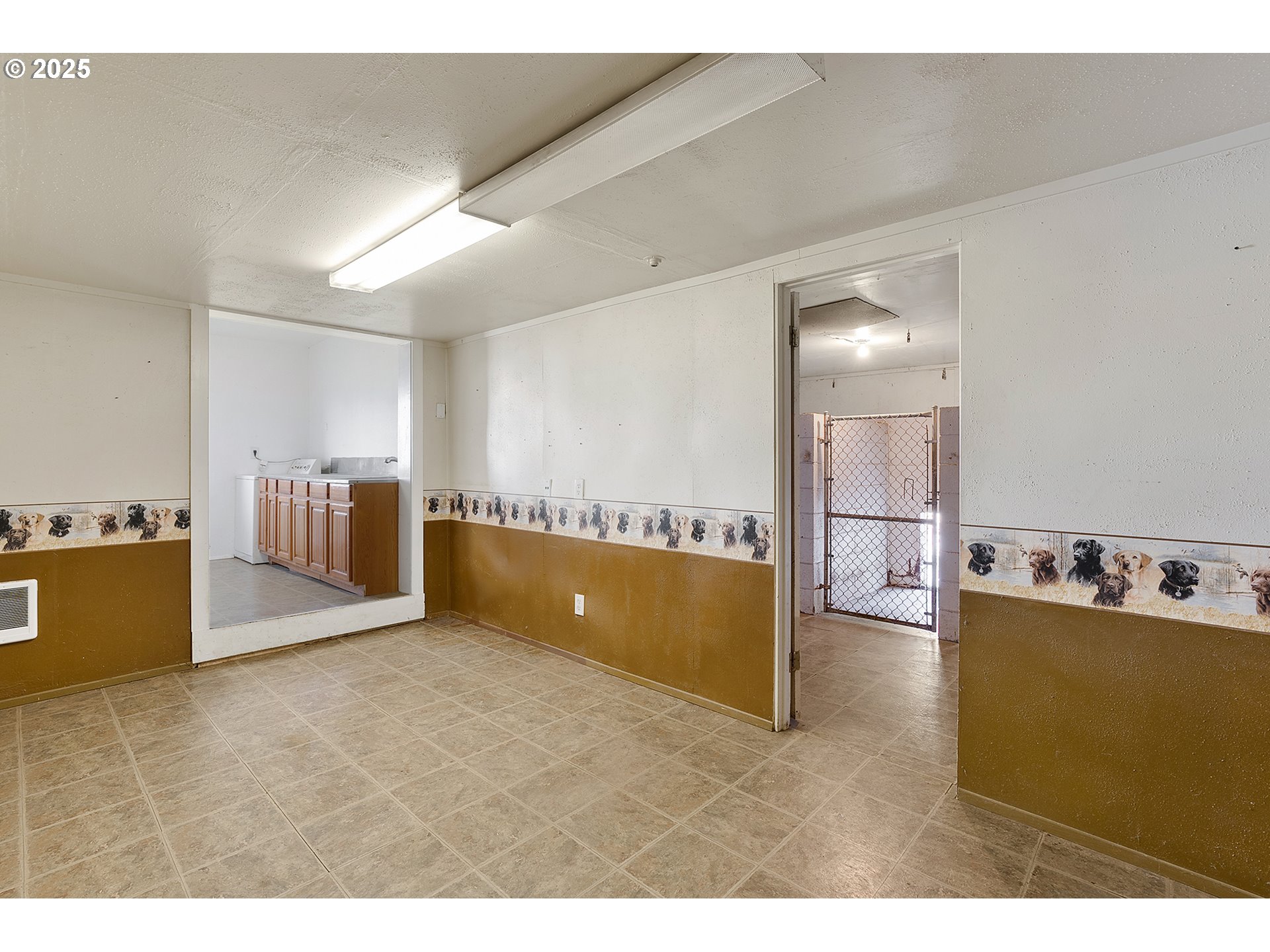 12950 South New Era Road Oregon City, OR 97045 - Photo 33 of 45 a view of a livingroom with furniture