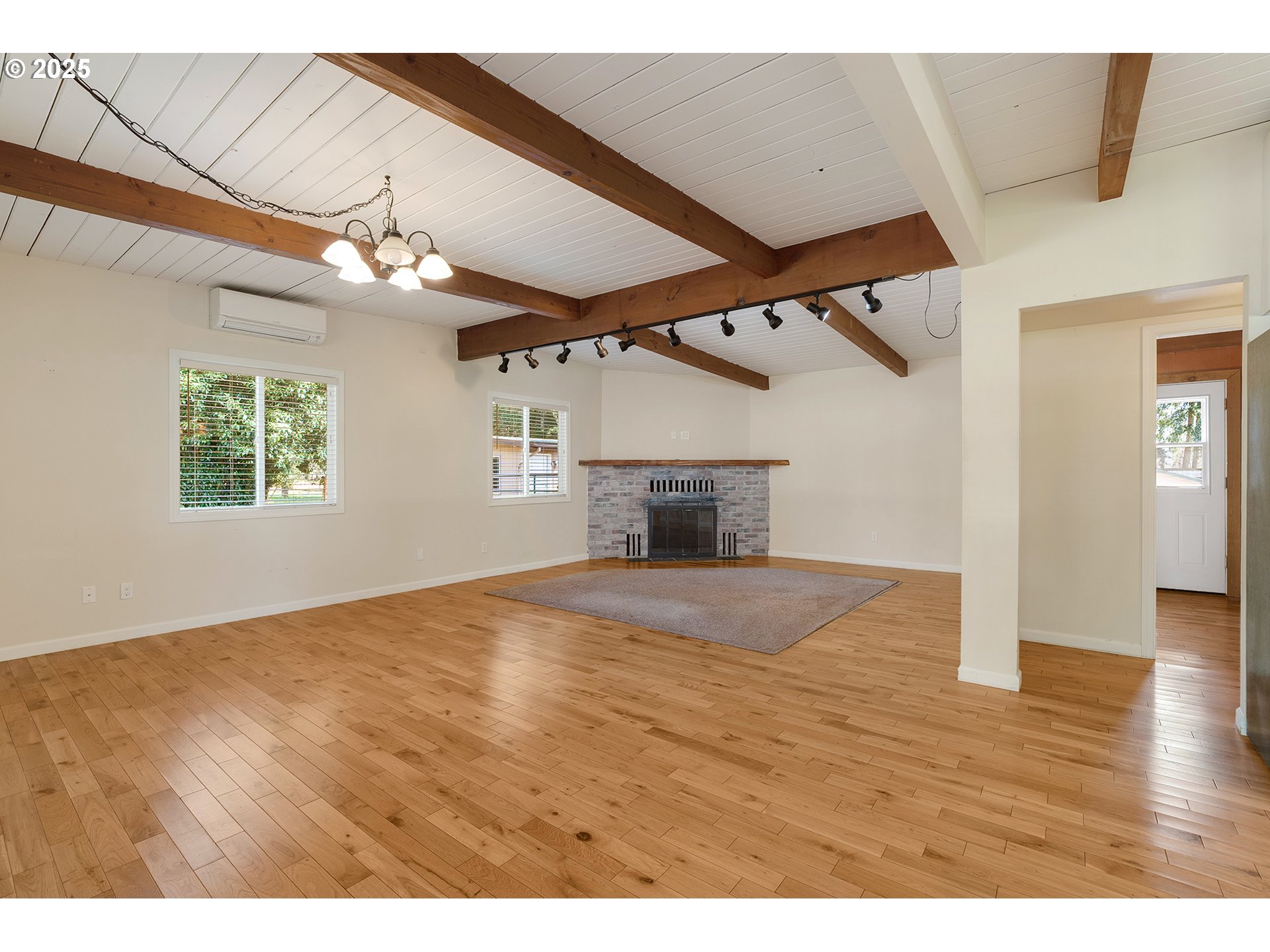 12950 South New Era Road Oregon City, OR 97045 - Photo 5 of 45 a view of empty room with wooden floor
