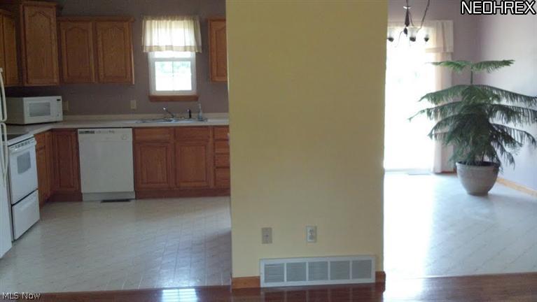 21795 Foster Road Wellington, OH 44090 - Photo 9 of 19 Gallery Image 9