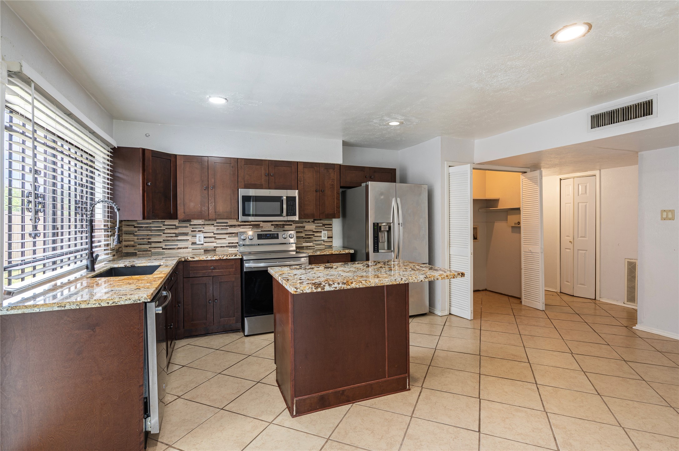 15722 Corsair Road Houston, TX 77053 - Photo 6 of 23 Ample cabinet and counter space in the kitchen