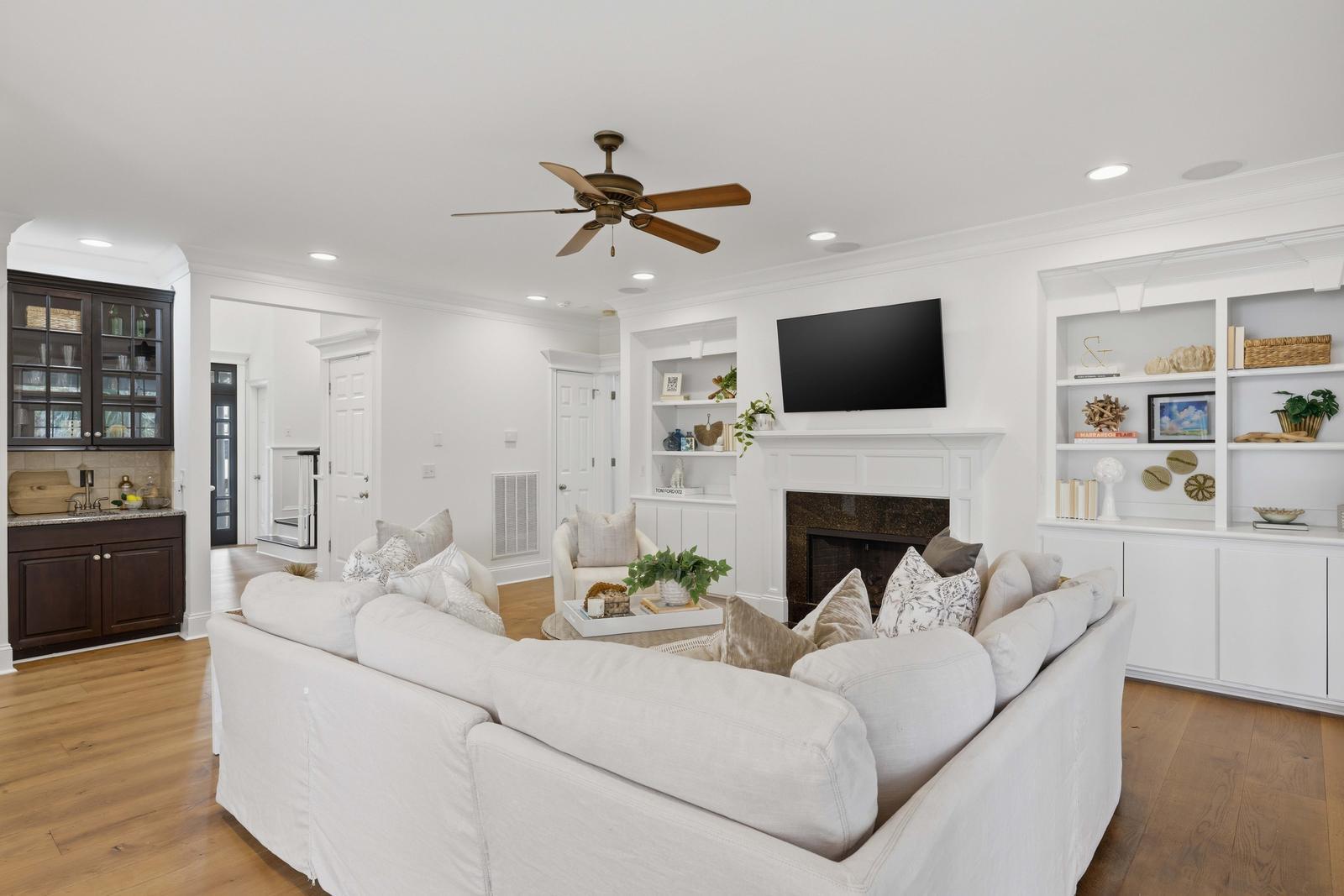 2296 Middlesex Street Mount Pleasant, SC 29466 - Photo 17 of 72 10