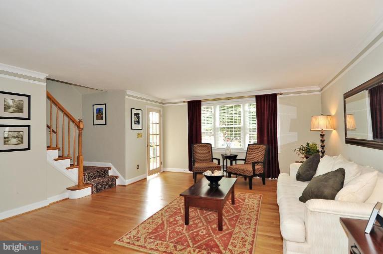 8530 Pleasant Plains Road Towson, MD 21286 - Photo 2 of 22 Living Room