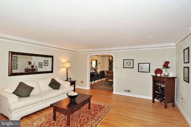 8530 Pleasant Plains Road Towson, MD 21286 - Photo 3 of 22 Living Room #2