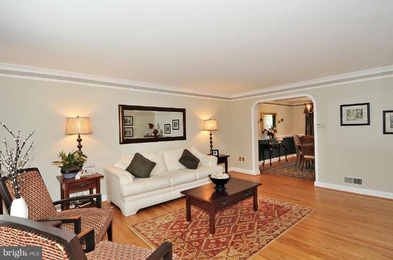 8530 Pleasant Plains Road Towson, MD 21286 - Photo 4 of 22 Living Room #3