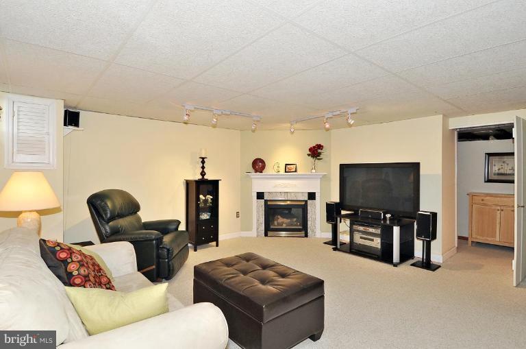8530 Pleasant Plains Road Towson, MD 21286 - Photo 10 of 22 Family Room