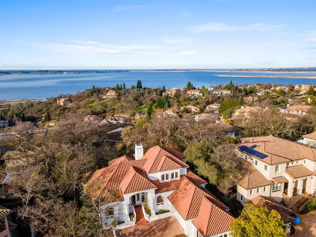 $1,050,000 | 634 Lakecrest Drive, El Dorado Hills, CA 95762