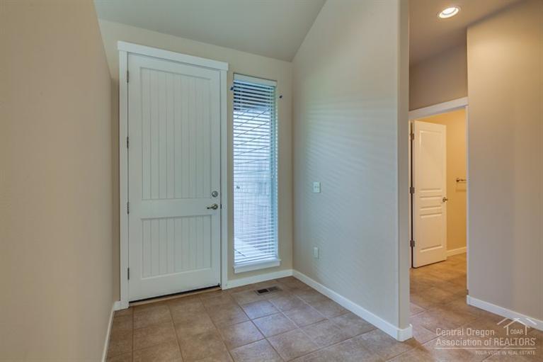 1433 Highland View Loop Redmond, OR 97756 - Photo 4 of 16 Additional Photo