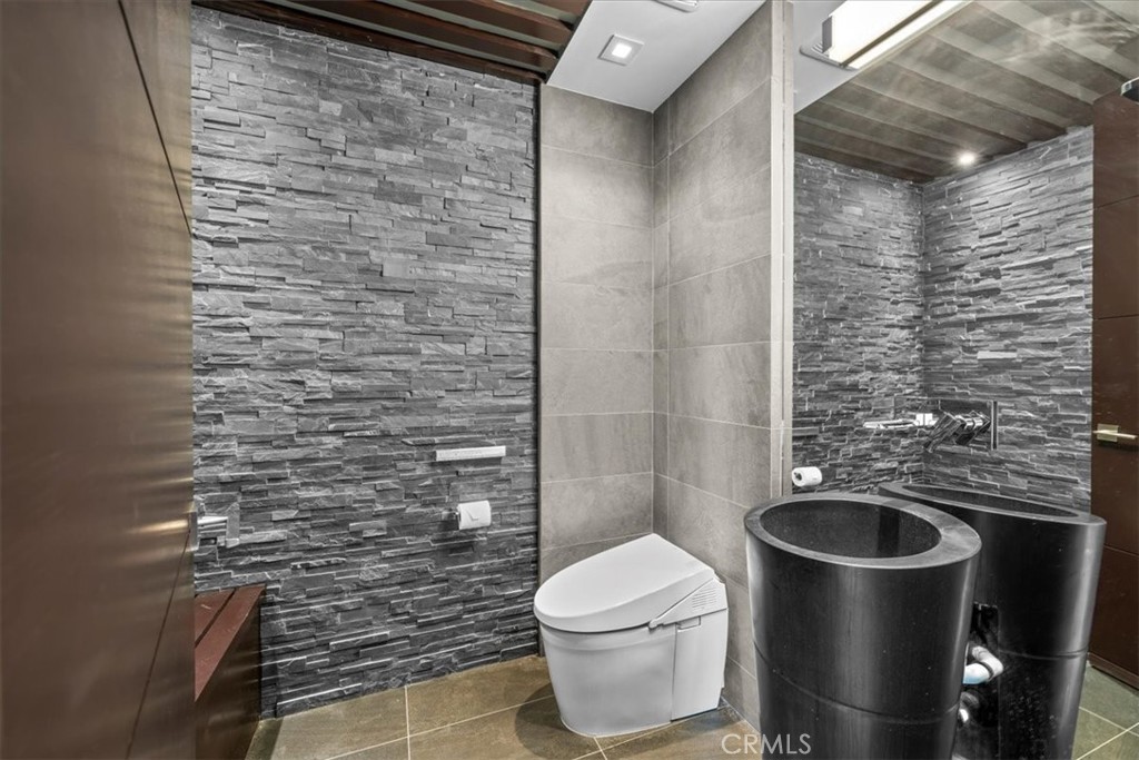 2935 Vista Del Mar Rancho Palos Verdes, CA 90275 - Photo 14 of 22 a bathroom with a toilet and a sink