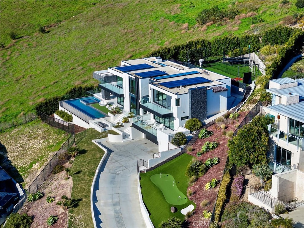 2935 Vista Del Mar Rancho Palos Verdes, CA 90275 - Photo 22 of 22 an aerial view of a house with a garden