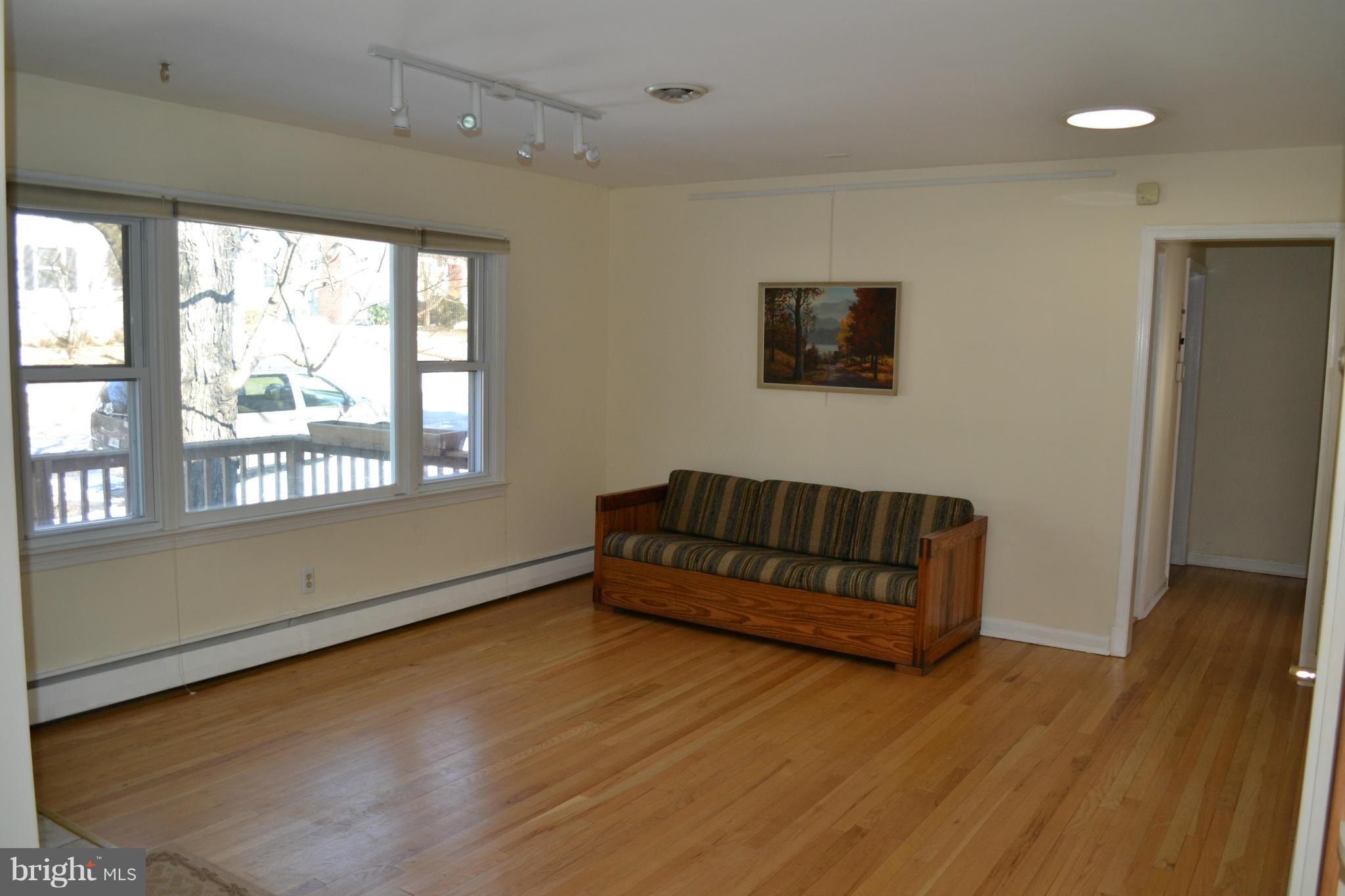 410 Schley Road Annapolis, MD 21401 - Photo 3 of 30 Living Room