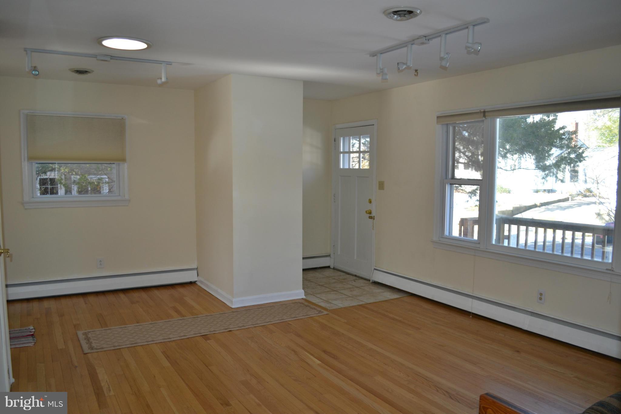 410 Schley Road Annapolis, MD 21401 - Photo 4 of 30 Living Room