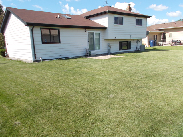 6200 Marsh Lane Matteson, IL 60443 - Photo 2 of 23 a view of a house with a yard