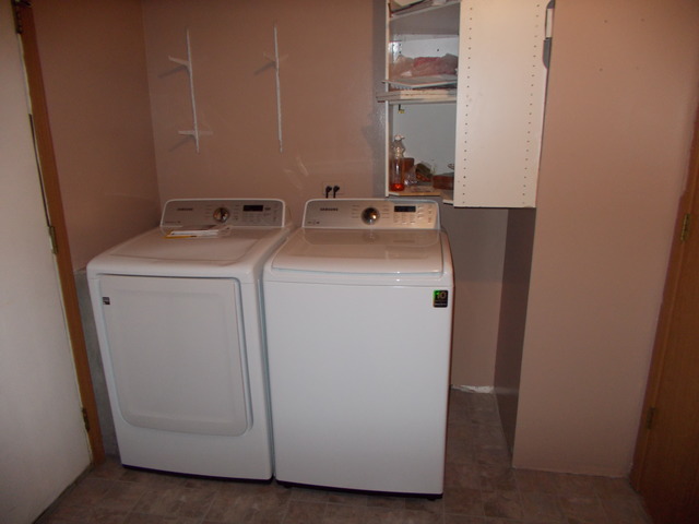 6200 Marsh Lane Matteson, IL 60443 - Photo 12 of 23 a utility room with dryer and washer
