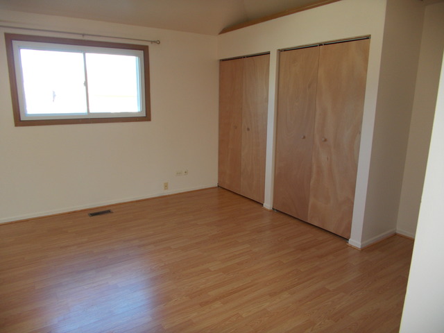 6200 Marsh Lane Matteson, IL 60443 - Photo 18 of 23 an empty room with wooden floor and windows