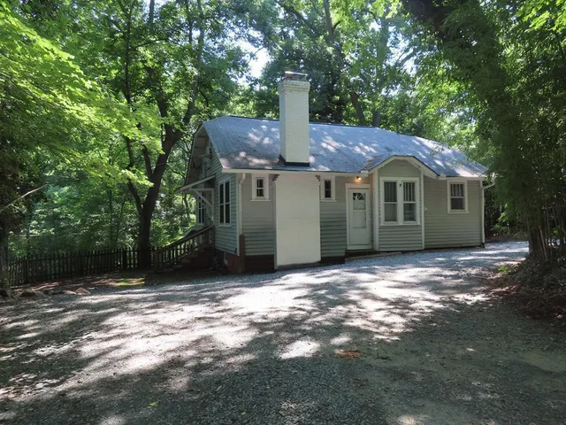 $945 | 406 Hillsborough Street, Chapel Hill, NC 27514