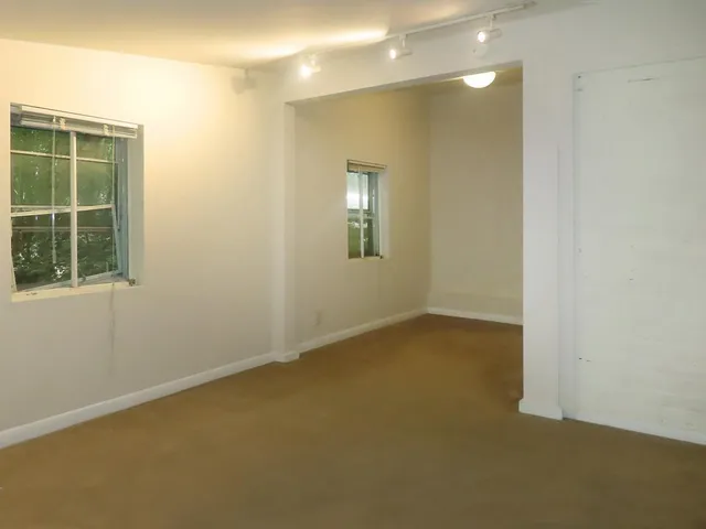 $945 | 406 Hillsborough Street, Chapel Hill, NC 27514