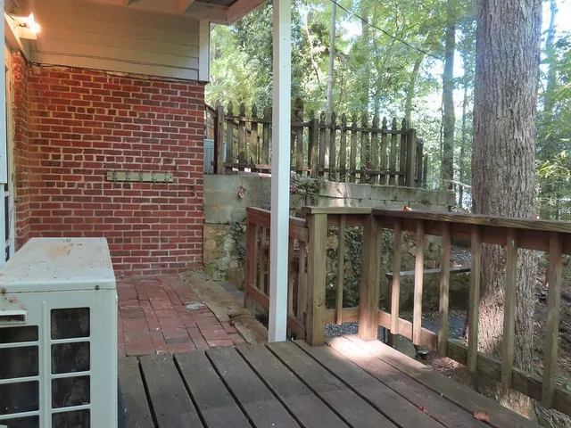 $945 | 406 Hillsborough Street, Chapel Hill, NC 27514
