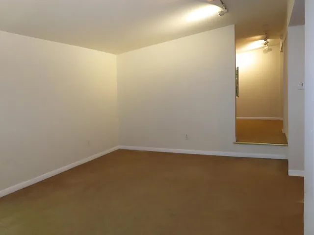 $945 | 406 Hillsborough Street, Chapel Hill, NC 27514