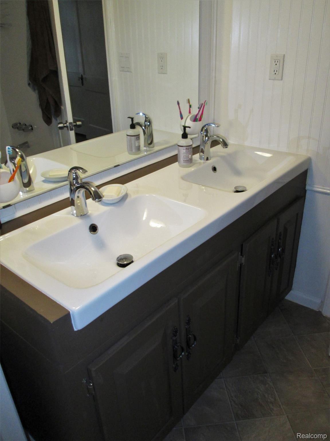 3512 Wakefield Road Berkley, MI 48072 - Photo 36 of 44 wake-bath3.JPG