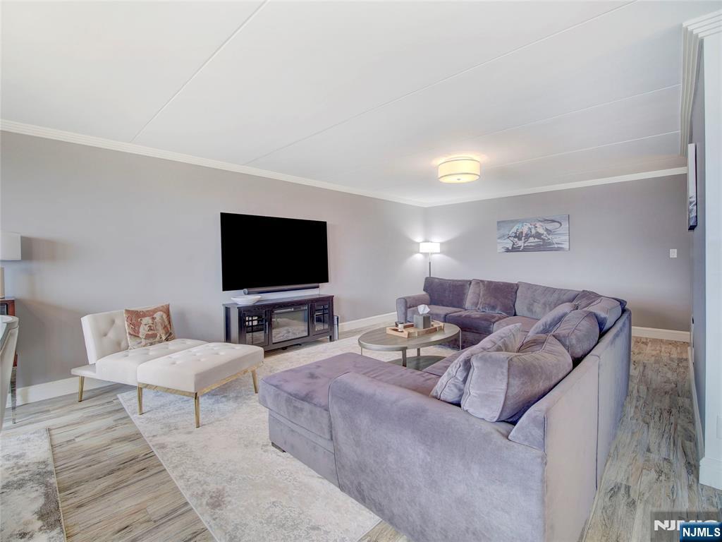 250 Gorge Road, Unit 8J Cliffside Park, NJ 07010 - Photo 5 of 36