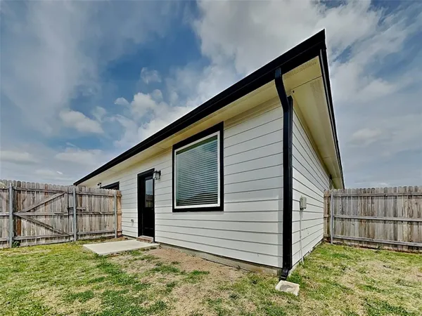 $2,262 | 3425 New York Avenue, Lancaster, TX 75134