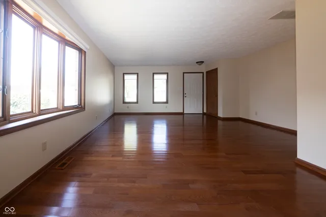 $224,900 | 319 East College Avenue, Brownsburg, IN 46112