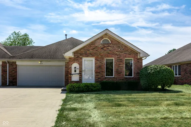 $224,900 | 319 East College Avenue, Brownsburg, IN 46112