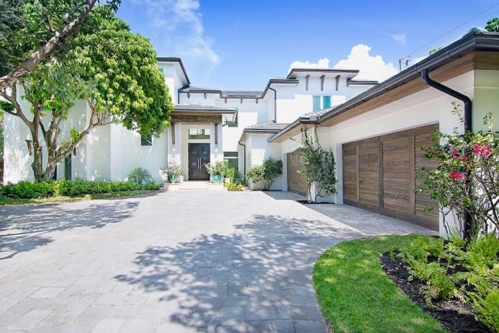 19245 North Riverside Drive Jupiter, FL 33469 - Photo 3 of 24 3