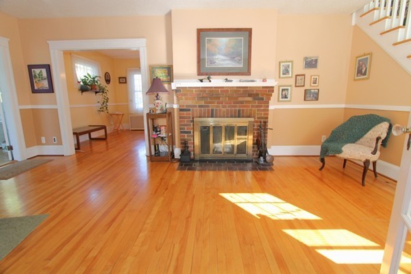 42 Eagle Road Worcester, MA 01605 - Photo 3 of 24 Gallery Image 3