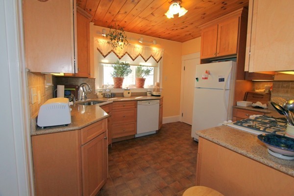 42 Eagle Road Worcester, MA 01605 - Photo 6 of 24 Gallery Image 6