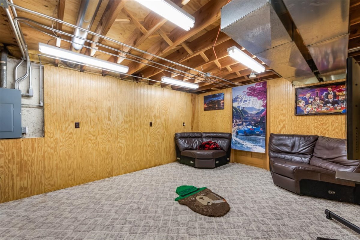 1834 Fischer Road South Beloit, IL 61080 - Photo 29 of 46 a view of livingroom with furniture