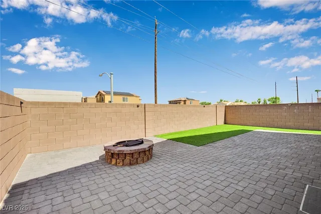 $2,450 | 6156 Kinnow Place, Las Vegas, NV 89122