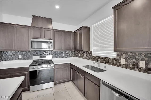 $2,450 | 6156 Kinnow Place, Las Vegas, NV 89122