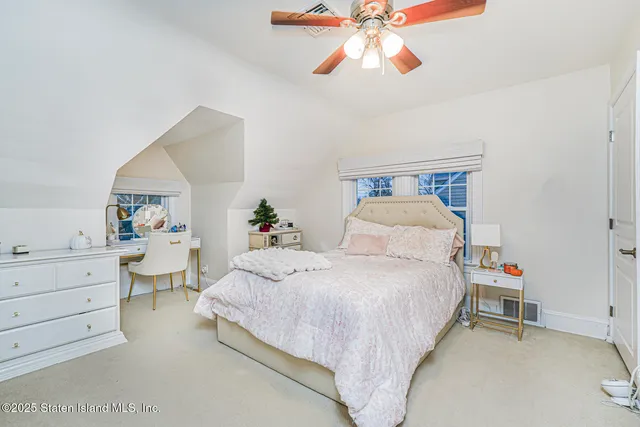 a view of entryway with workspace