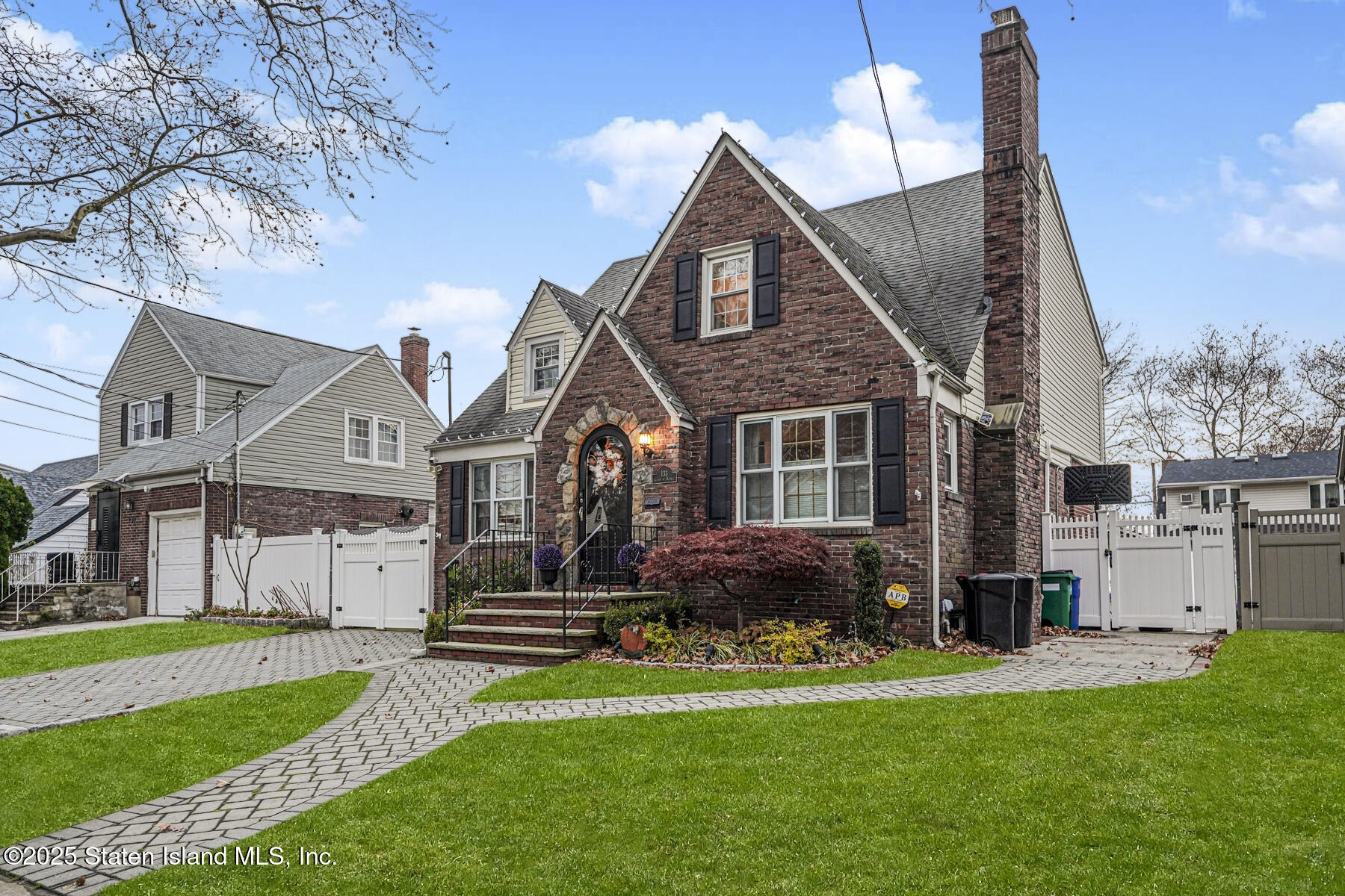 133 Goodwin Avenue Staten Island, NY 10314 - Photo 3 of 54 a front view of house with yard and green space